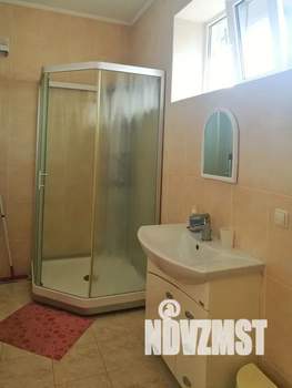 Дом 200м², 3-этажный, посуточно,