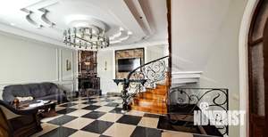 Дом 200м², 3-этажный, на длительный срок,