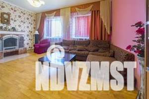 Дом 200м², 3-этажный, посуточно,