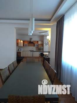 Дом 280м², 3-этажный, посуточно,