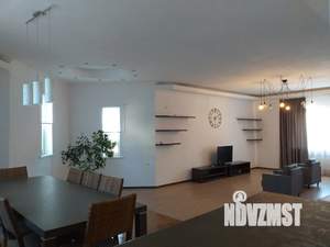 Дом 280м², 3-этажный, посуточно,