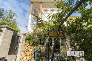 Дом 250м², 3-этажный, участок 6 сот.