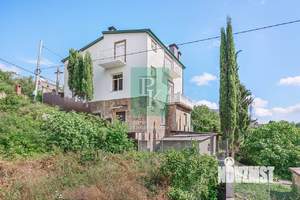 Дом 244м², 3-этажный, участок 12 сот.