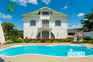 Дом 448м², 3-этажный, участок 50 сот.