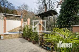 Дом 285м², 3-этажный, участок 12 сот.