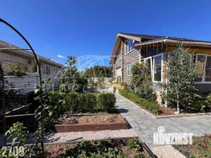 Дом 166м², 2-этажный, участок 10 сот.