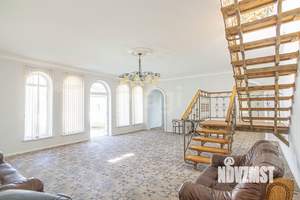 Дом 400м², 3-этажный, участок 8 сот.