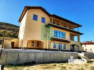 Дом 530м², 3-этажный, участок 25 сот.