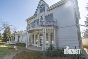 Дом 400м², 3-этажный, участок 8 сот.