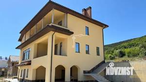 Дом 560м², 3-этажный, участок 15 сот.