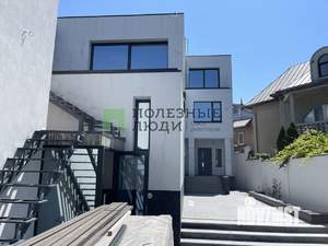 Коттедж 428м², 3-этажный, участок 4 сот.