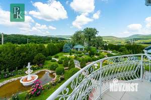 Дом 448м², 3-этажный, участок 50 сот.