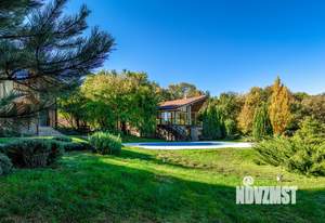 Дом 653м², 2-этажный, участок 216 сот.