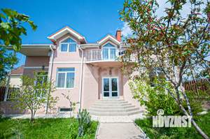 Дом 448м², 3-этажный, участок 7 сот.