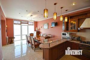 Таунхаус 280м², 3-этажный, участок 40 сот.