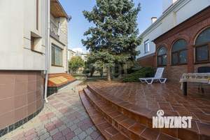 Дом 268м², 3-этажный, участок 6 сот.