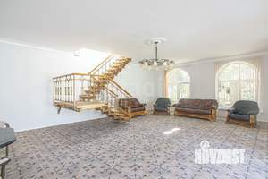 Дом 400м², 3-этажный, участок 8 сот.