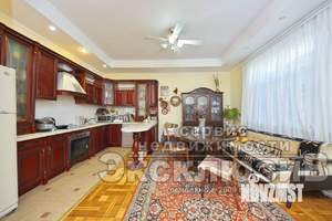 Дом 212м², 2-этажный, участок 4 сот.