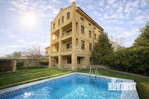 Дом 448м², 3-этажный, участок 6 сот.