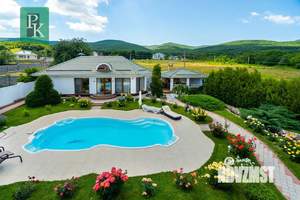 Дом 448м², 3-этажный, участок 50 сот.