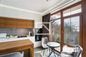 Дом 285м², 3-этажный, участок 12 сот.