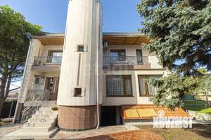 Дом 268м², 3-этажный, участок 6 сот.