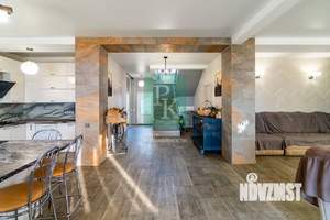 Дом 174м², 2-этажный, участок 6 сот.