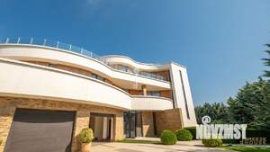 Дом 1911м², 4-этажный, участок 36 сот.