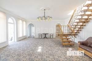 Дом 400м², 3-этажный, участок 8 сот.