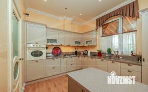 Дом 398м², 3-этажный, участок 9 сот.