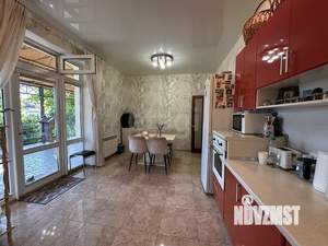 Дом 176м², 2-этажный, участок 6 сот.