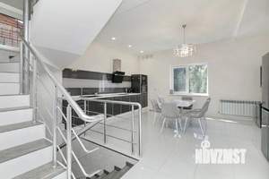 Дом 266м², 3-этажный, участок 9 сот.