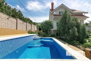 Дом 266м², 3-этажный, участок 9 сот.