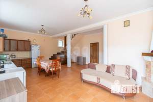 Дом 200м², 2-этажный, участок 15 сот.