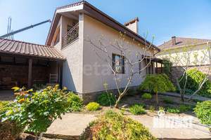 Дом 256м², 3-этажный, участок 10 сот.