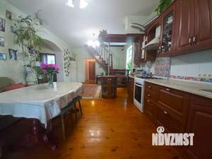 Дом 198м², 2-этажный, участок 6 сот.