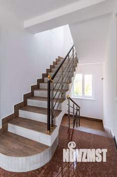 Дом 355м², 3-этажный, участок 6 сот.