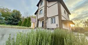 Дом 203м², 3-этажный, участок 10 сот.