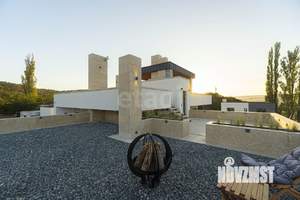 Дом 247м², 2-этажный, участок 5 сот.