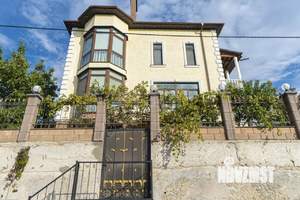 Дом 340м², 3-этажный, участок 8 сот.