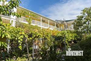 Дом 250м², 3-этажный, участок 6 сот.