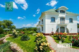 Дом 448м², 3-этажный, участок 50 сот.