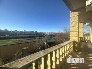 Дом 448м², 3-этажный, участок 6 сот.