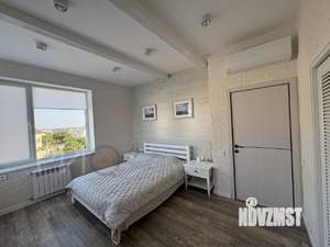 Дом 215м², 3-этажный, участок 4 сот.