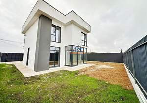 Дом 130м², 2-этажный, участок 4 сот.