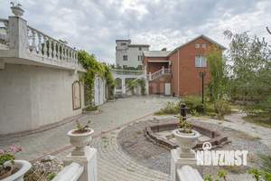 Дом 700м², 3-этажный, участок 18 сот.