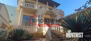 Дом 300м², 3-этажный, участок 3 сот.