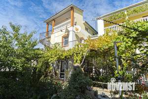 Дом 250м², 3-этажный, участок 6 сот.