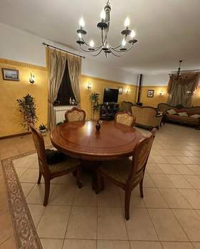 Дом 250м², 3-этажный, на длительный срок, 