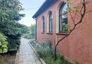 Дом 191м&sup2;, 3-этажный, на длительный срок, 